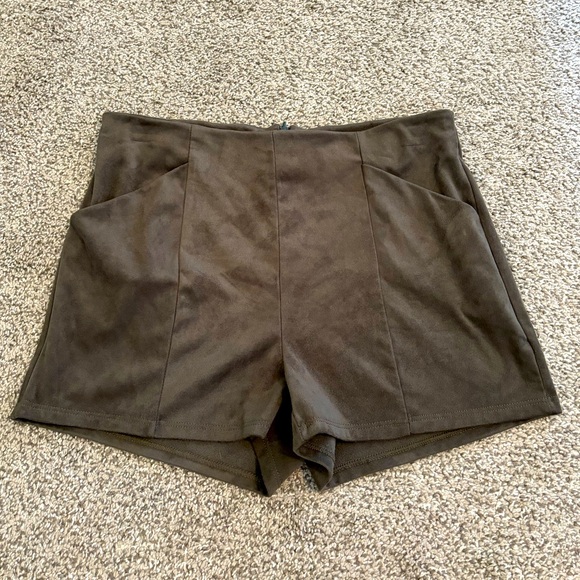 Le Lis Pants - LE LIS Deep Olive Velvet Shorts